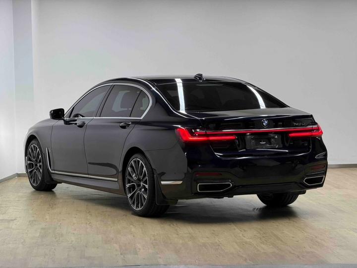7 Series 2021 740Li Leading M Sport Package photo 4