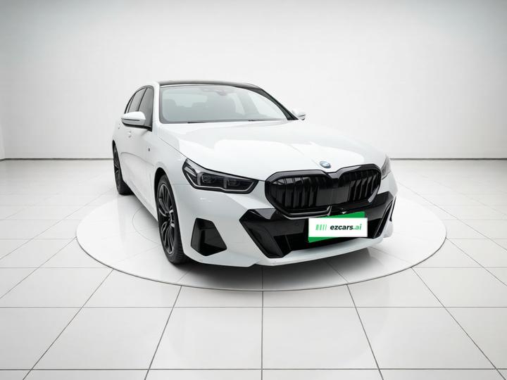 5 Series 2025 530Li Leading M Sport Package photo 3