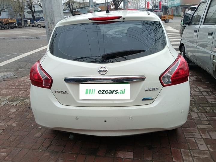 Tiida 2014 1.6L CVT Comfort photo 3