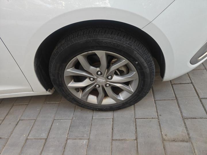 Emgrand GL 2017 1.8L MT Elite photo 8