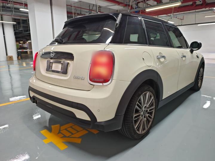2022 1.5T COOPER Classic 5-Door photo 6