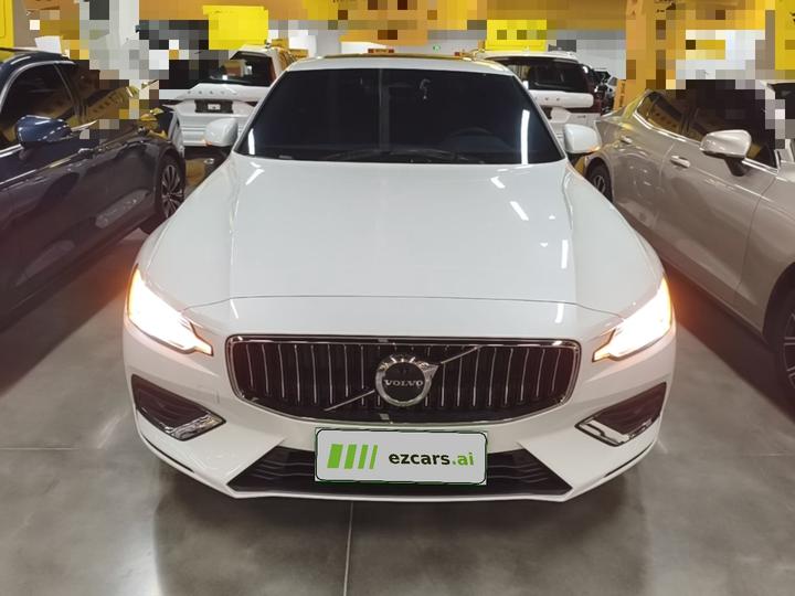 S60 2026 B4 Luxury