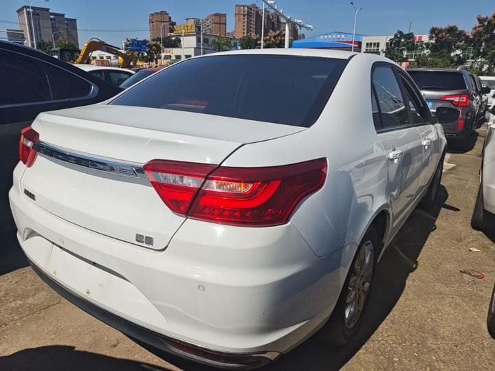 Vision 2018 1.5L MT photo 6