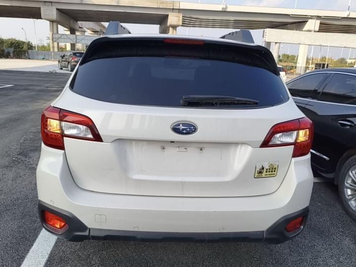 2015 2.5i Luxury photo 5