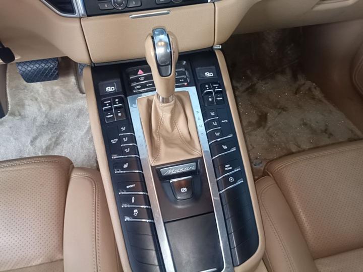 2016 Macan 2.0T photo 5