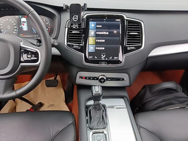 XC90 2017 T6 7-Seater photo 8