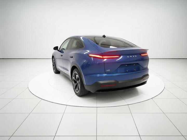 L60 2025 60kWh RWD photo 4