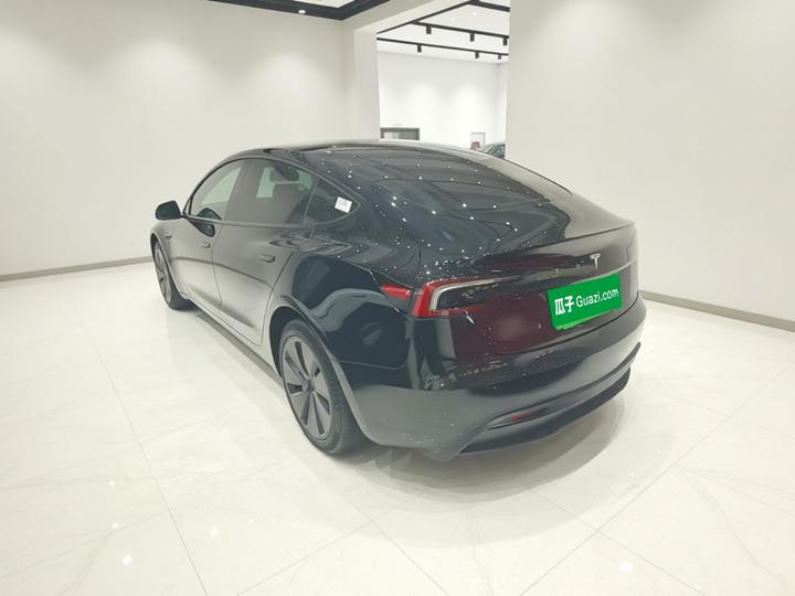 Model 3 2023 RWD photo 4