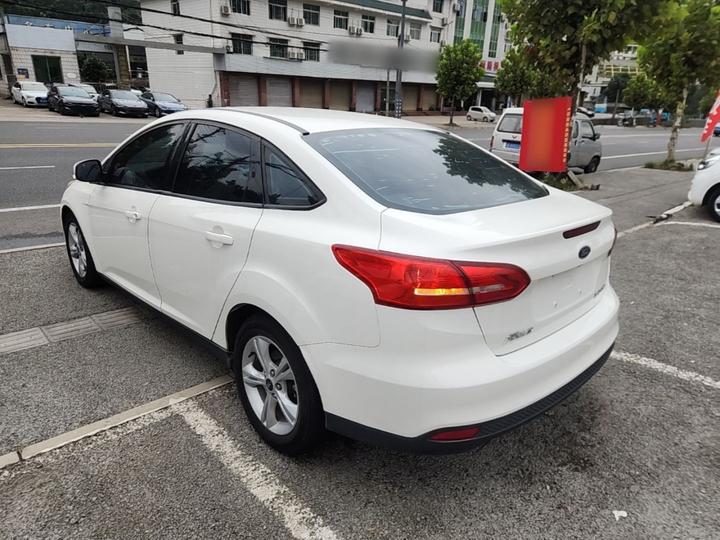 Focus 2017 Sedan 1.6L AT Comfort photo 4
