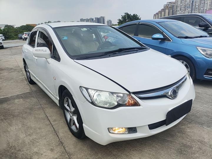 CiiMO 2012 1.8L AT photo 3