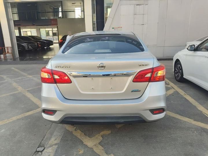 Sylphy 2018 1.6XV CVT Exclusive photo 5