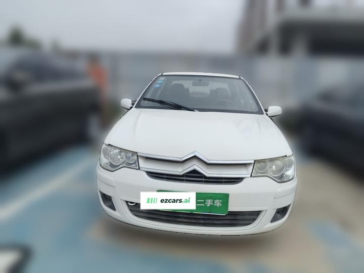 2013 Sedan Classic 1.6L MT Tech photo 2