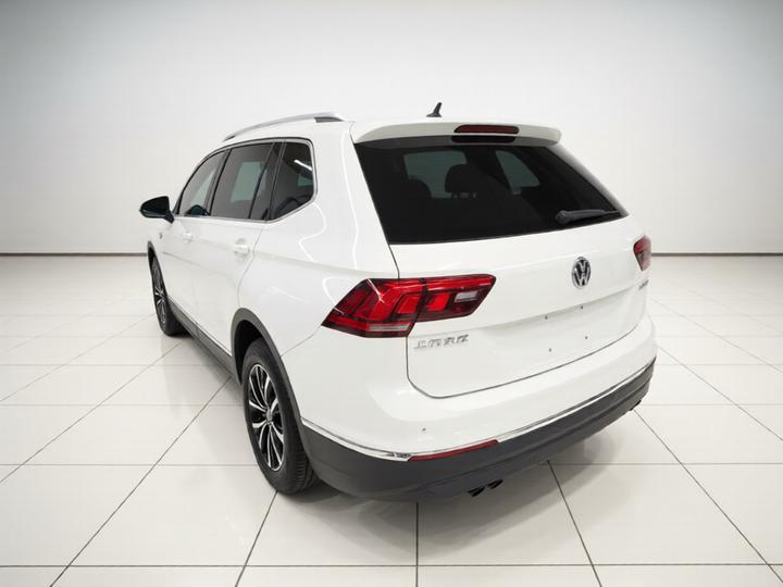 Tiguan L 2017 330TSI AT RWD Luxury photo 4