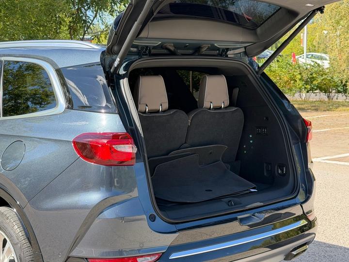 2020 28T AWD Exclusive Flagship photo 8