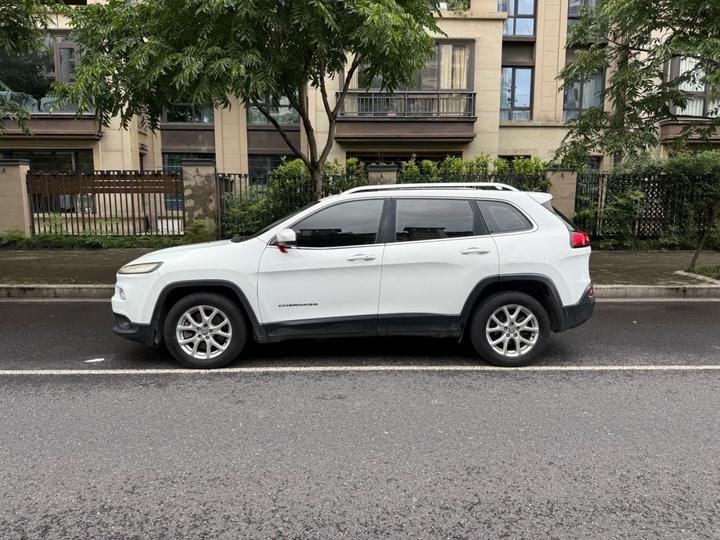 Cherokee 2017 2.4L Leading Smart photo 4