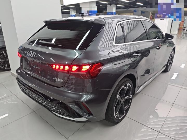 A3 2026 Sportback 35TFSI Flying Spur Exclusive photo 4