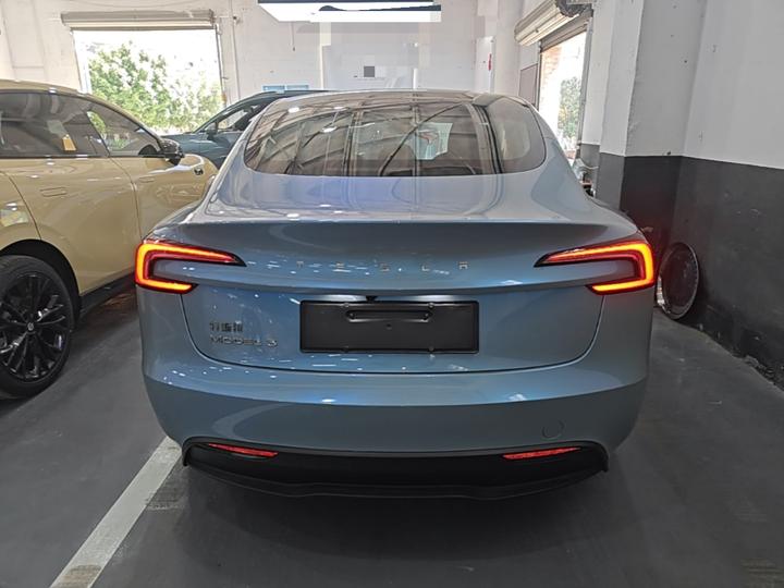 Model 3 2023 RWD photo 5