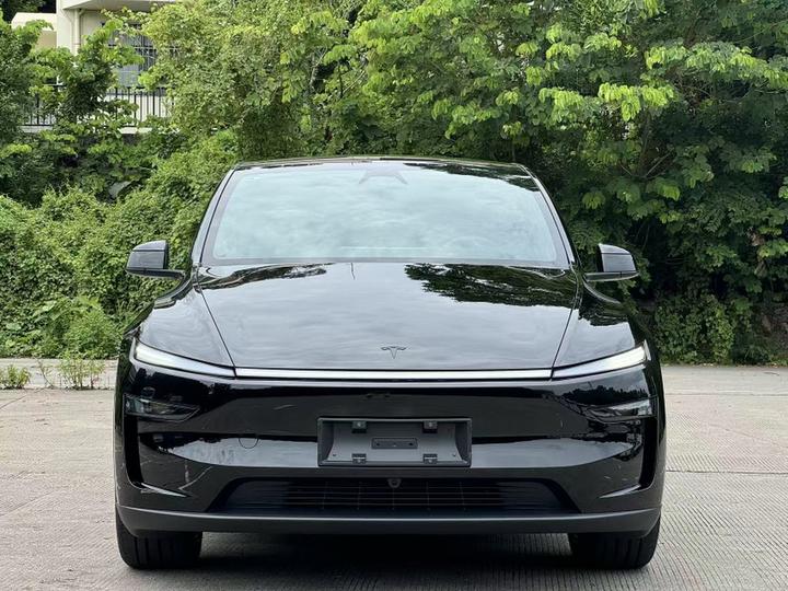 Model Y 2026 RWD photo 2