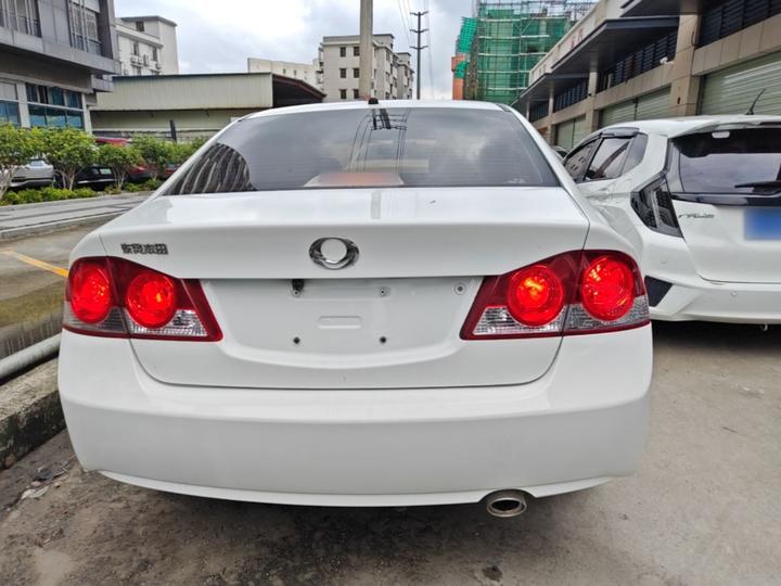 CiiMO 2015 1.8L AT Comfort photo 3