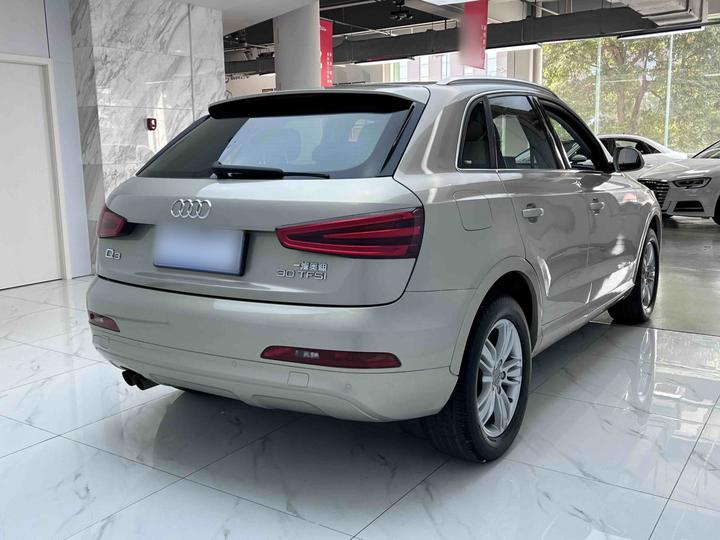 Q3 2015 30 TFSI Comfort photo 4