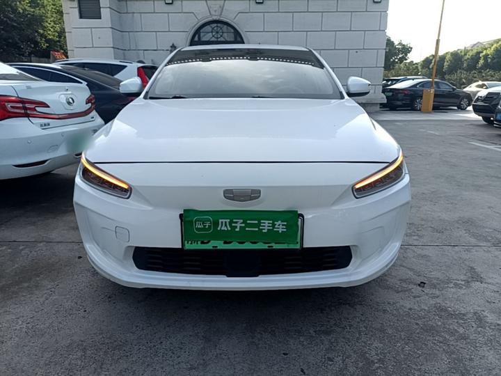 A 2019 Standard Range photo 2