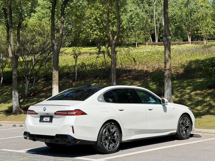 5 Series 2024 530Li Exclusive M Sport Package photo 4