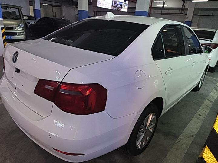 2015 1.6L AT Comfort photo 4