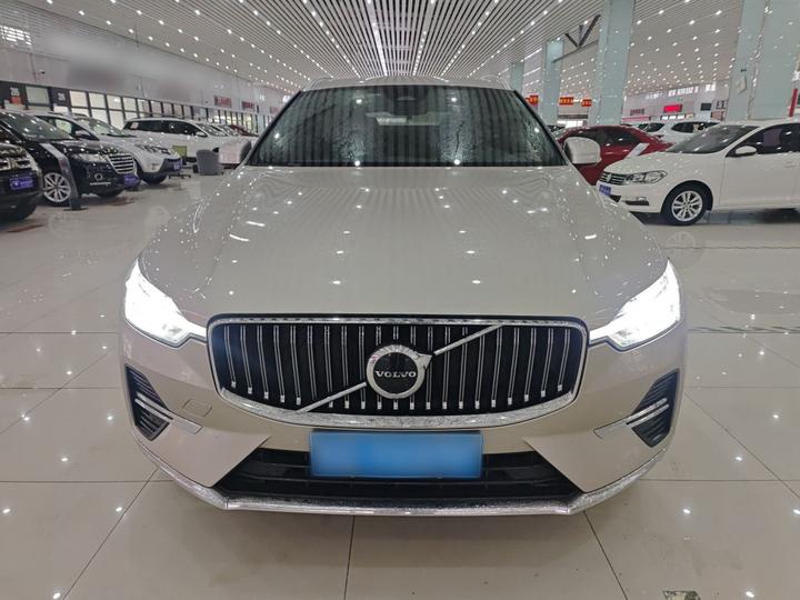 XC60 2023 B5 AWD Luxury photo 2