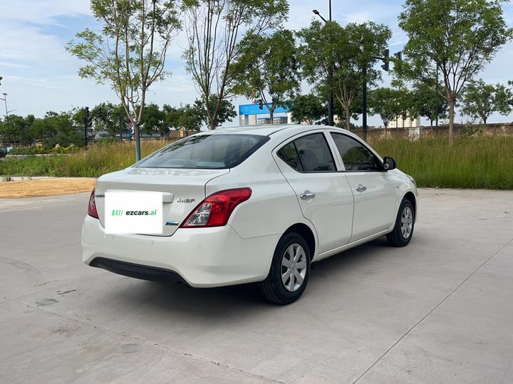 2016 1.5XE CVT Leading photo 4