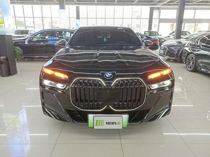 i7 2023 eDrive50L Exclusive M Sport Package photo 2