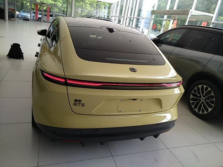 ET5 2022 75kWh photo 3
