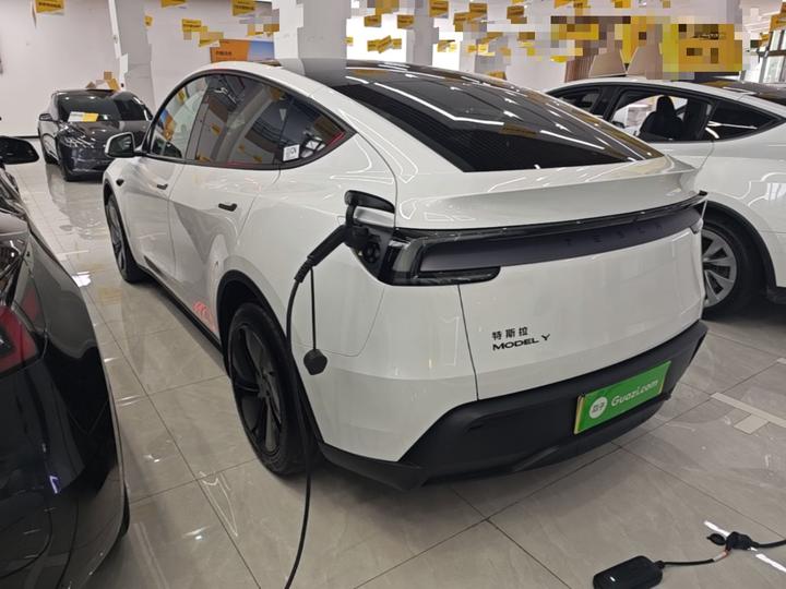 Model Y 2026 RWD photo 4