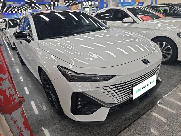 UNI-V 2023 1.5T Premium photo 3