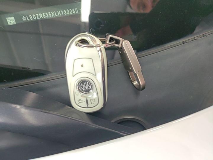 Regal 2019 Facelift 20T Luxury China VI photo 8