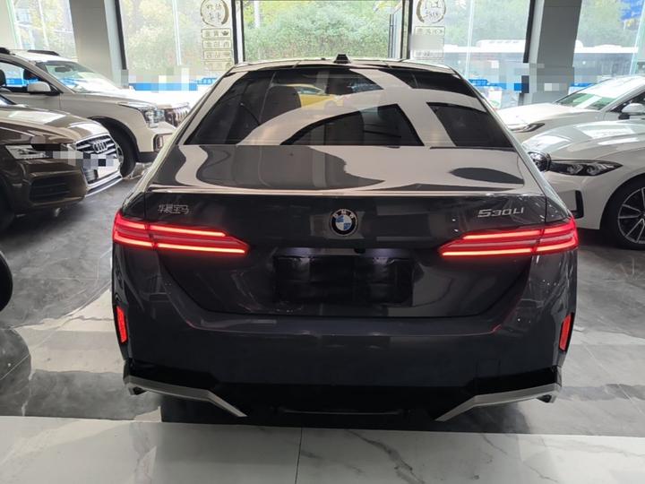 5 Series 2025 530Li Leading M Sport Package photo 3