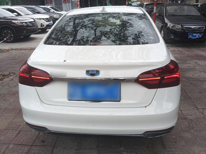 Emgrand 2018 1.5L CVT photo 3