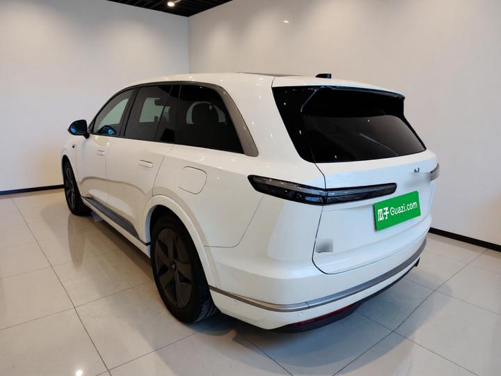 L90 2025 Max 6-Seater 85 photo 4