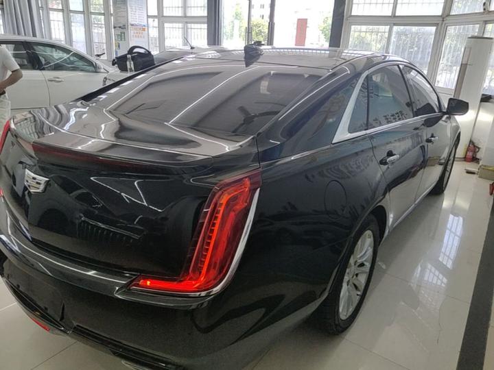 XTS 2018 28T Tech photo 4