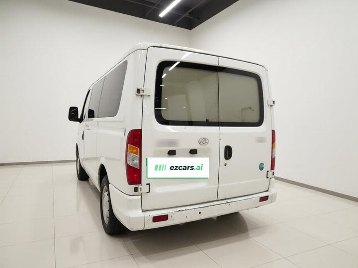 MAXUS V80 2023 2.0T MT Classic Short Wheelbase 5/6-Seater photo 4