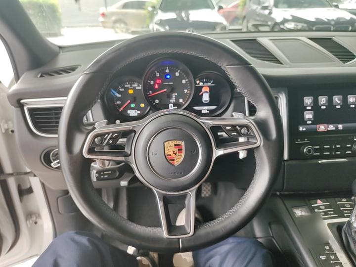 2017 Macan 2.0T photo 6