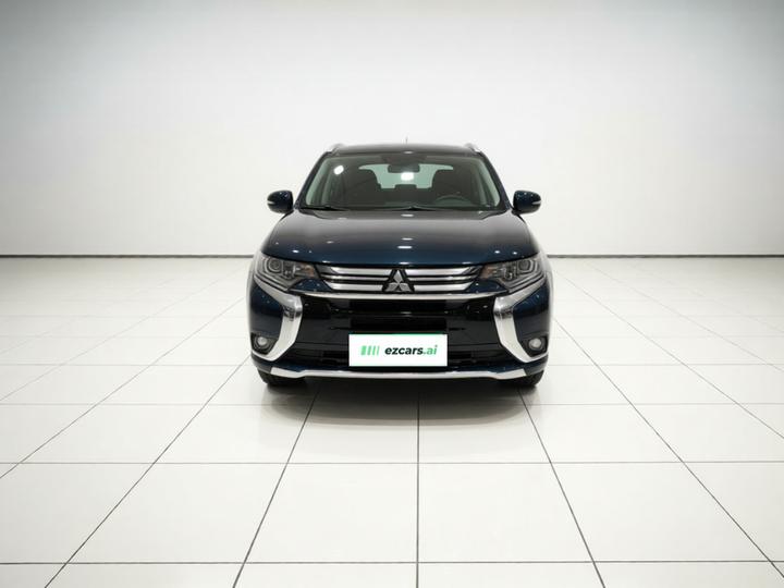 Outlander 2018 2.0L RWD 7-Seater photo 2