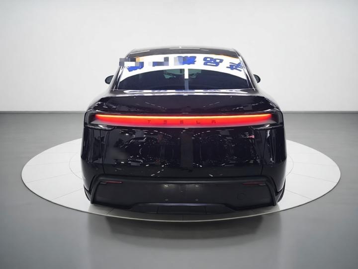 Model Y 2025 RWD photo 3
