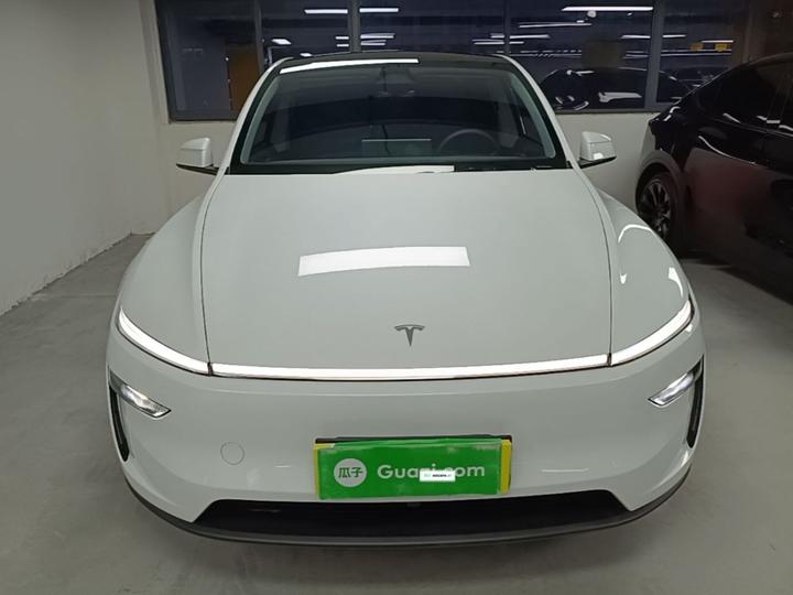 Model Y 2025 RWD photo 2