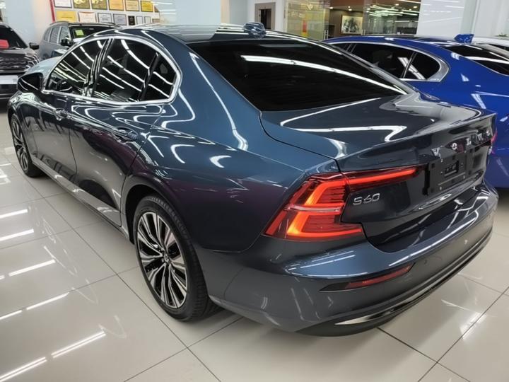 S60 2025 B4 Luxury photo 4