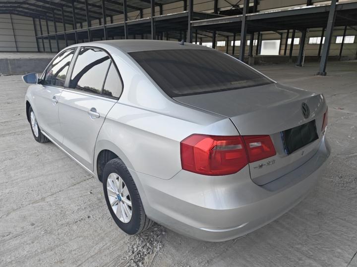 2015 1.6L MT Fashion photo 4
