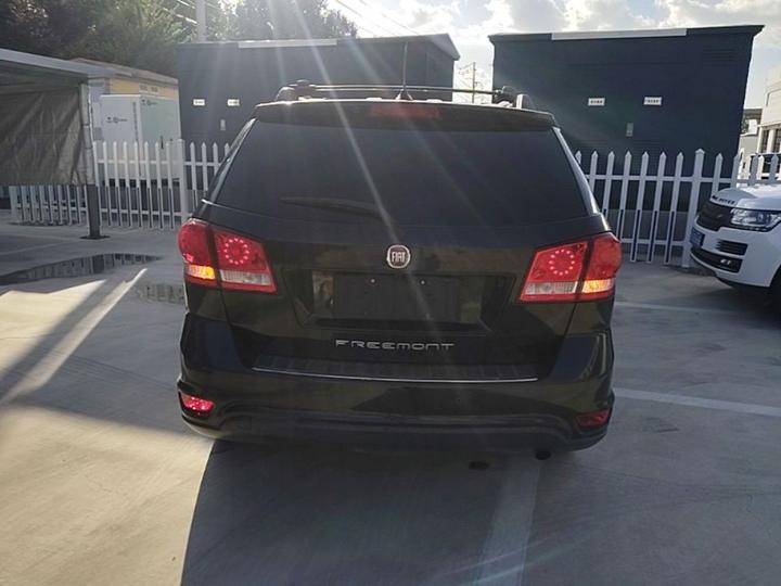 Fiat 2012 2.4L Luxury photo 3