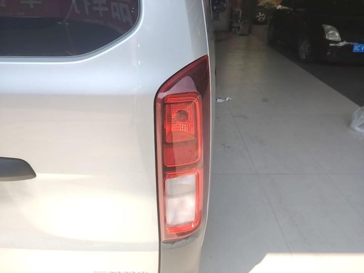 Wuling Rongguang EV 2026 310km Bus Standard photo 7