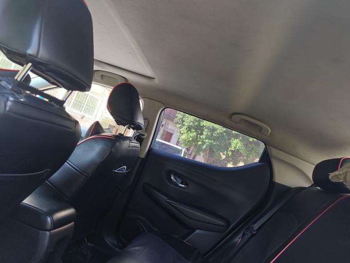 2016 1.6L CVT photo 8