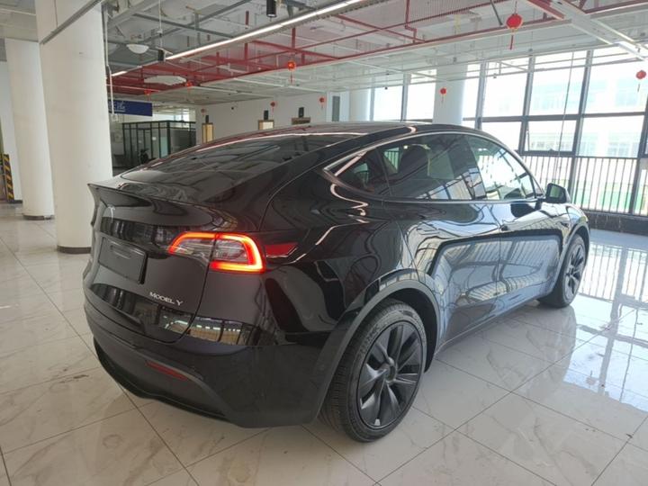 Model Y 2023 RWD photo 4