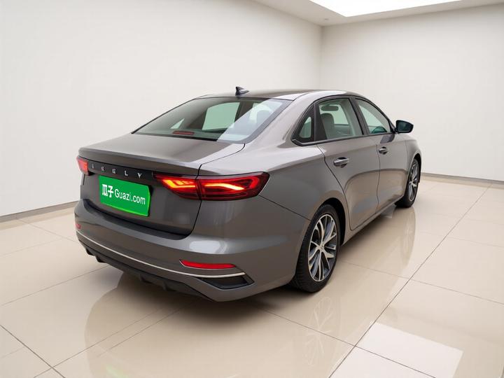 Emgrand 2023 4 Champion 1.5L MT Luxury photo 4